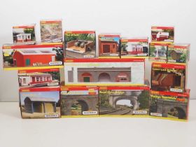 A city of HORNBY SKALEDALE OO gauge buildings and structures, all appear unused - VG/E in VG