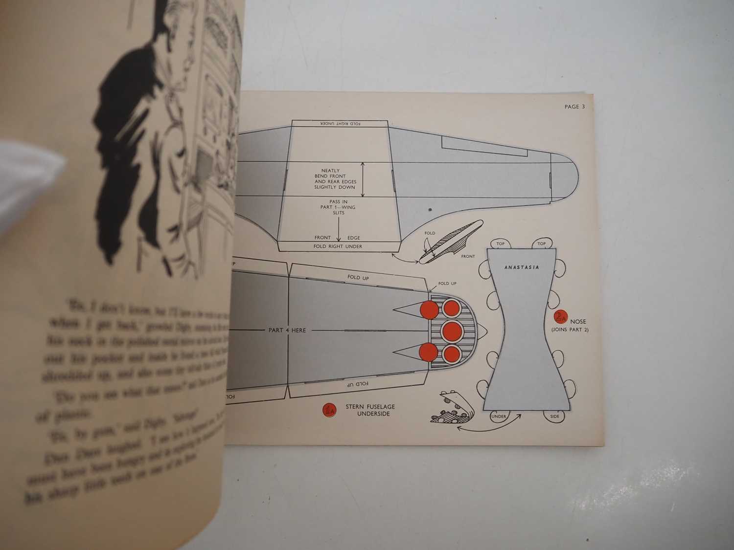 DAN DARE'S 'ANASTASIA' JET PLANE PRESS OUT BOOK (1955 - WALLIS RIGBY) - A 'Presso' book consisting - Image 6 of 6