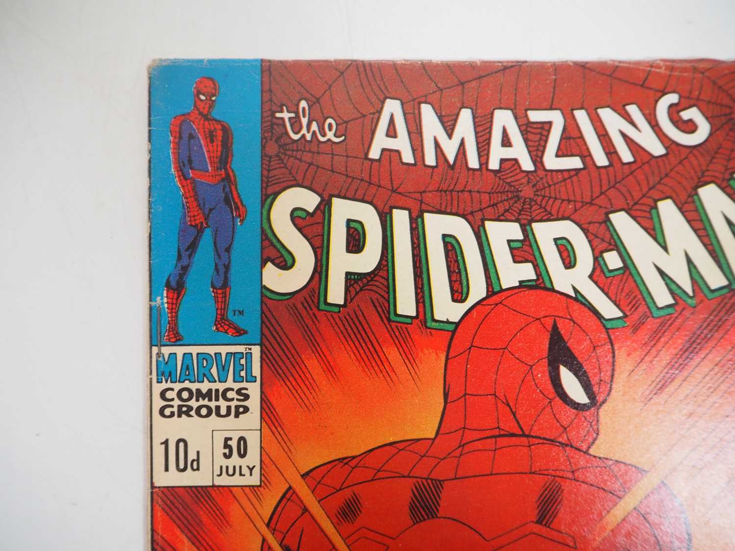 AMAZING SPIDER-MAN #50 - (1967 - MARVEL - UK Price Variant) - RED HOT KEY Book & Character + With - Image 2 of 32