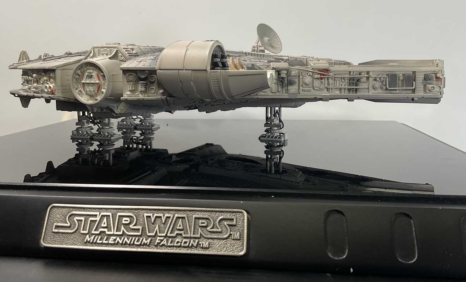 STAR WARS - A Code 3 Die Cast, hand-painted replica of the Millennium Falcon scale, limited - Image 8 of 12