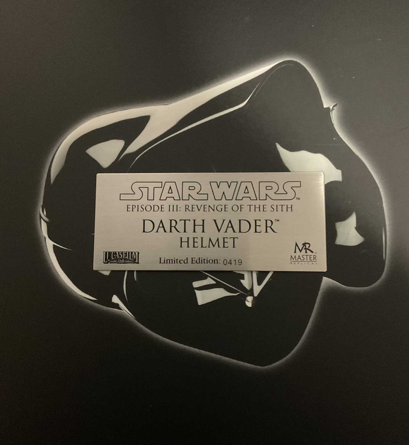 STAR WARS - A Master Replicas Star Wars Episode III: Revenge of the Sith, Darth Vader Helmet, on - Bild 7 aus 10
