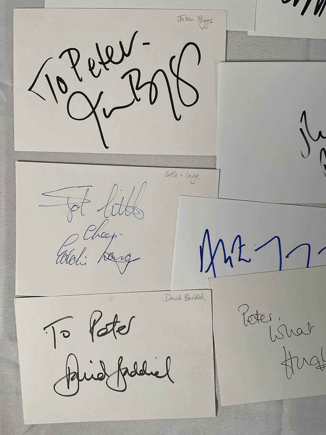 A collection of male comedy actors and comedians autographs on card to include EUGENE LEVY, CHRIS - Image 3 of 5