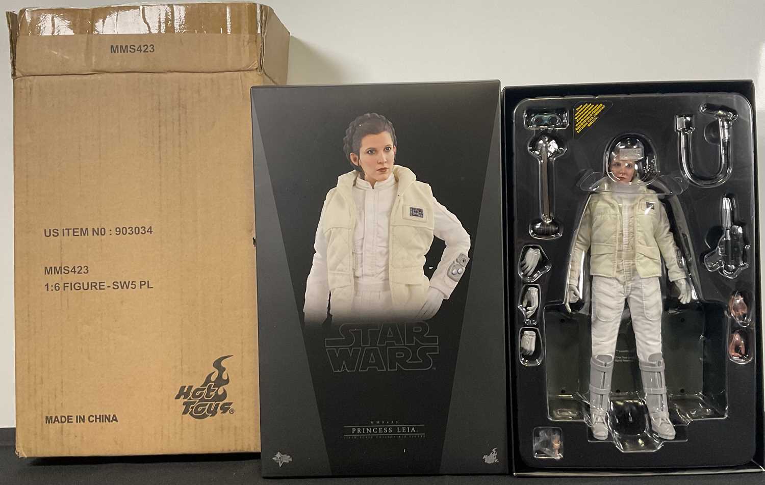 STAR WARS - A Hot Toys Movie Masterpiece Series 1/6th scale collectible figurine of Princess Leia,