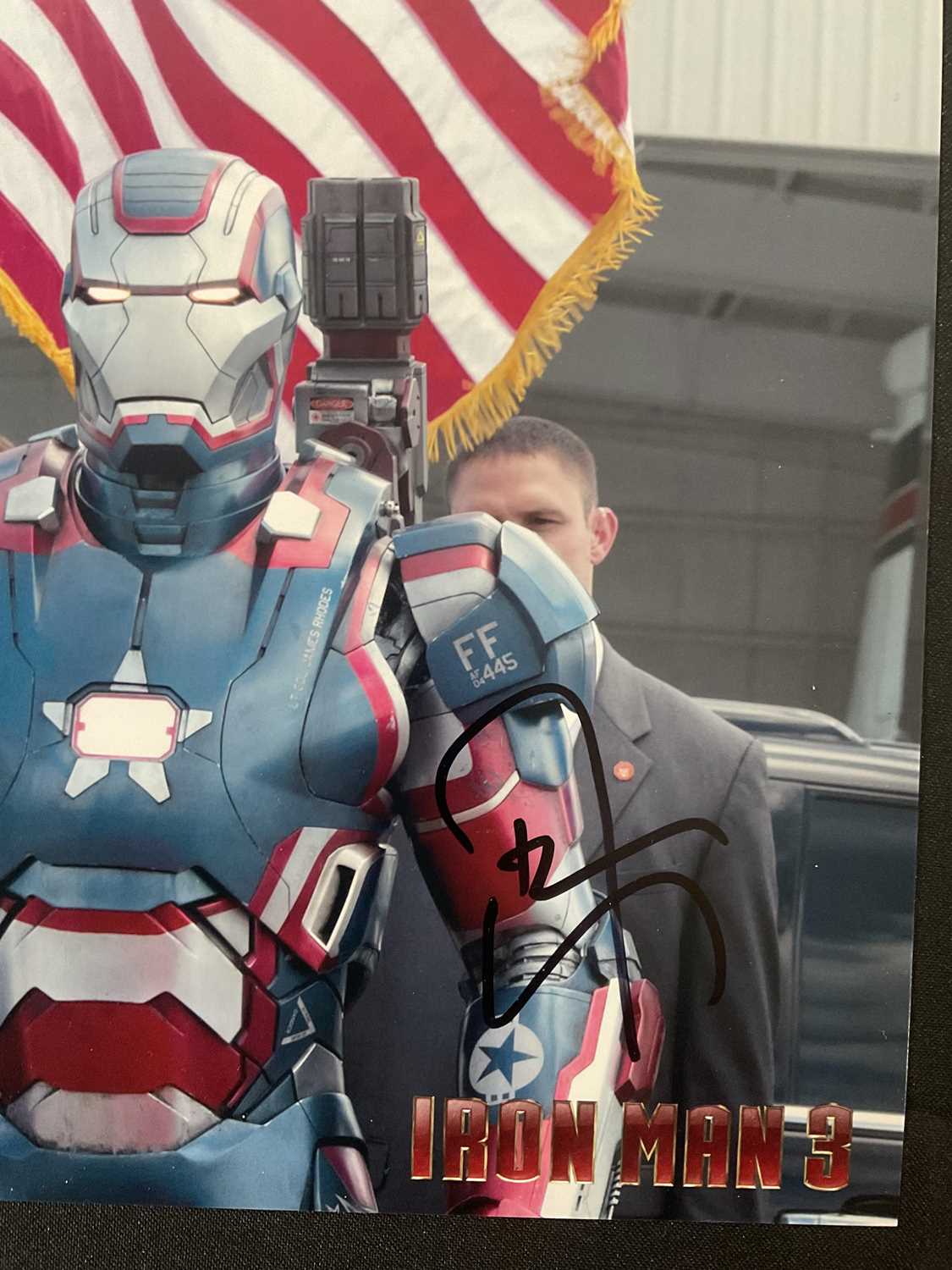 A group of MARVEL actor autographs to include a mini poster Signed by SIR BEN KINGSLEY (Iron Man 3), - Image 6 of 8