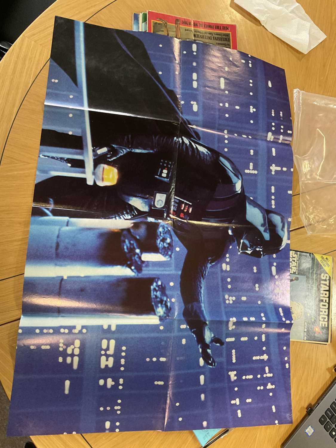 A group of sci-fi poster magazines, campaign books, etc.. to include STAR WARS, ALIEN, SUPERMAN, - Image 3 of 6