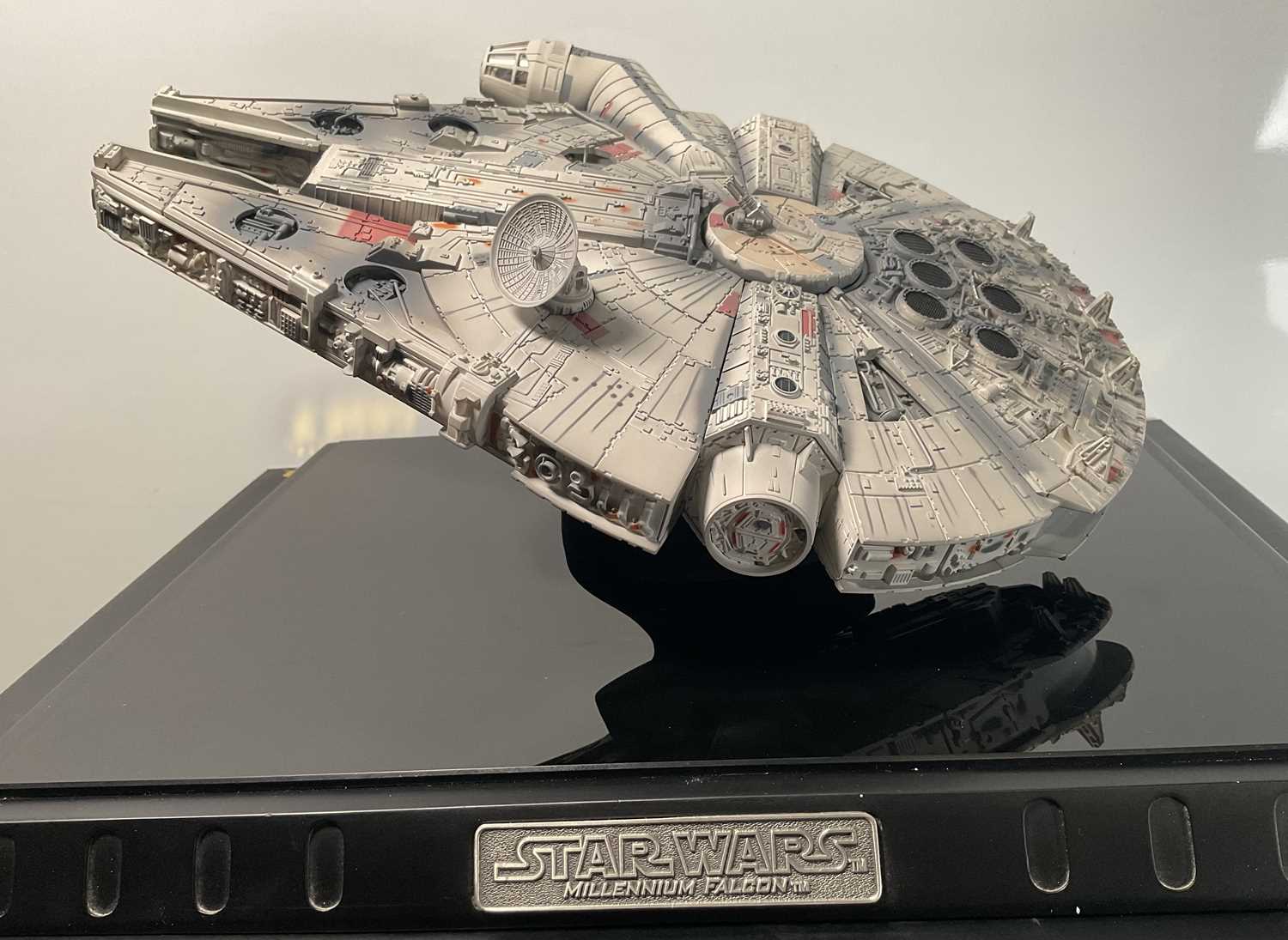 STAR WARS - A Code 3 Die Cast, hand-painted replica of the Millennium Falcon scale, limited - Image 5 of 12