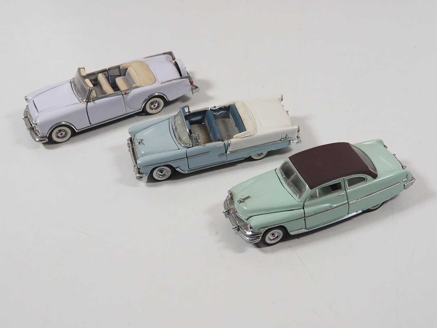 A complete FRANKLIN MINT 1:43 scale 'Classic Cars of the Fifties' collection comprising twelve - Image 3 of 12