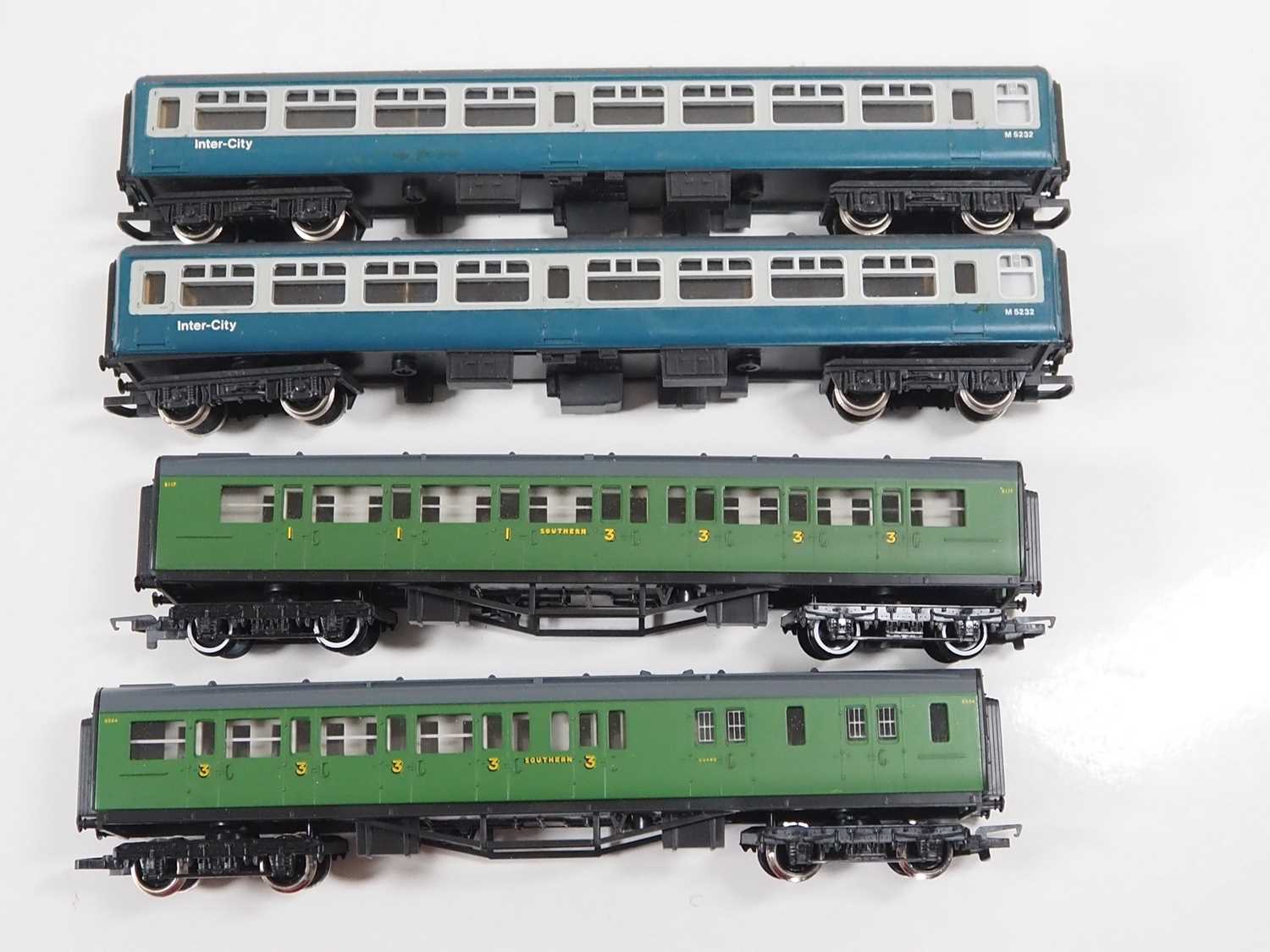 A quantity of OO gauge boxed and unboxed passenger coaches by HORNBY - G/VG in generally G boxes ( - Bild 4 aus 9