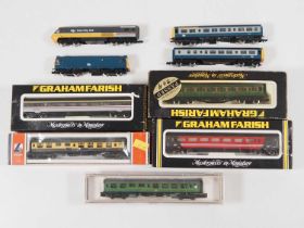 A group of boxed and unboxed N gauge rolling stock by FARISH and LIMA to include a class 25 diesel