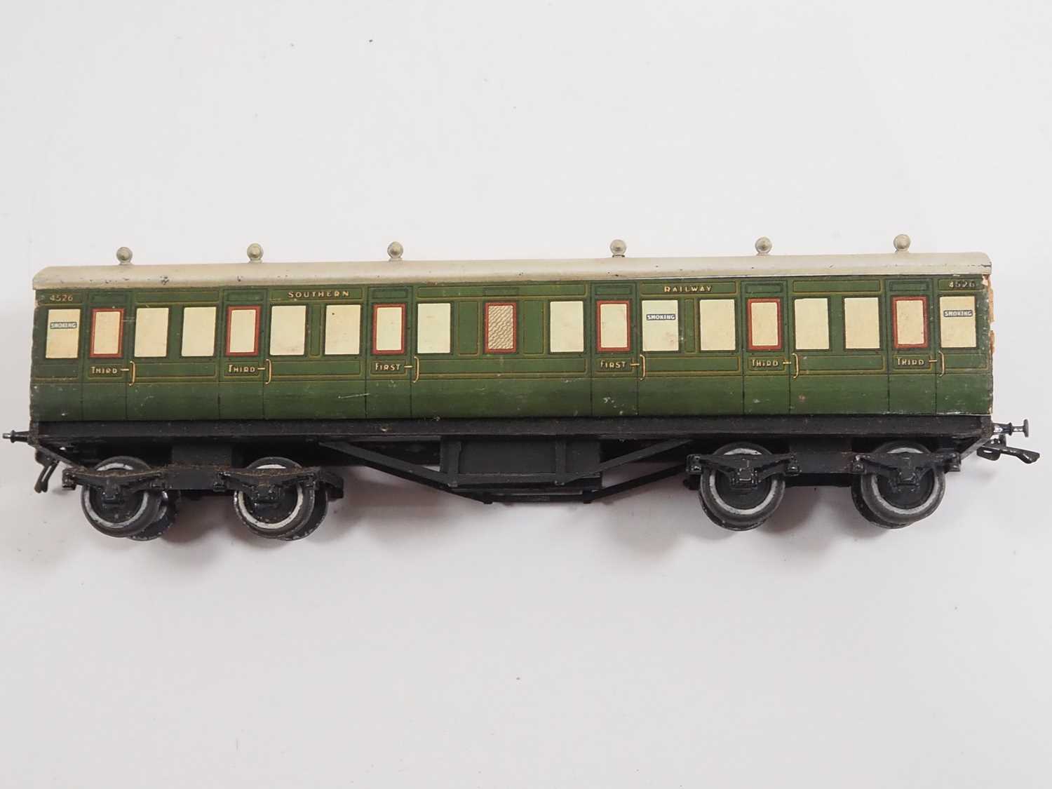 A pair of LEEDS MODEL COMPANY O gauge Southern Railway Suburban passenger coaches, one in original - Image 2 of 7