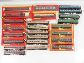 A quantity of OO gauge boxed and unboxed passenger coaches by HORNBY - G/VG in generally G boxes (