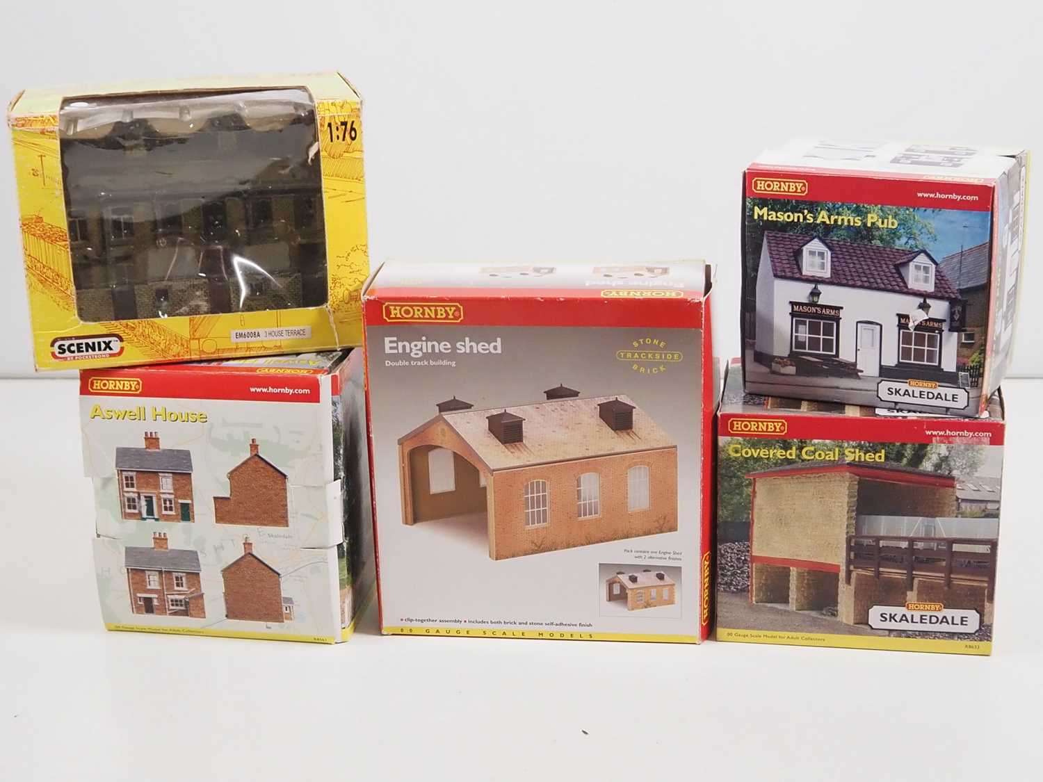 A group of HORNBY OO gauge Skaledale buildings together with various kits and accessories by - Image 2 of 7