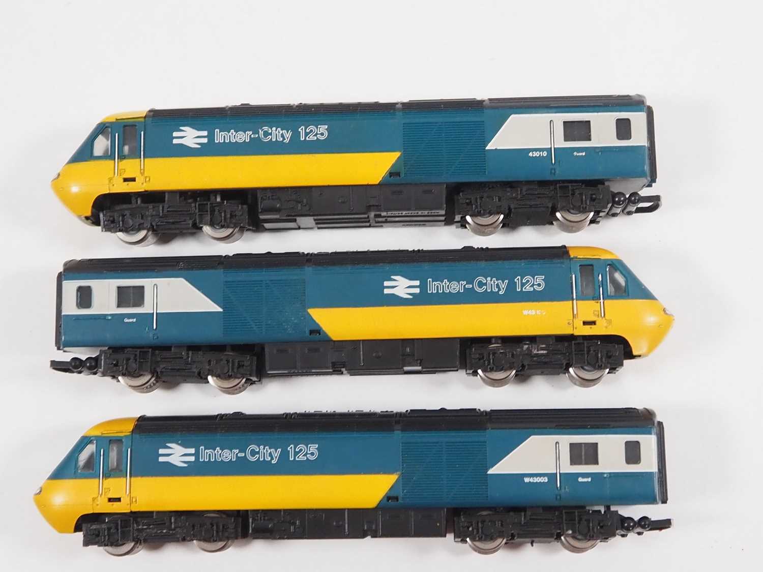 A group of HORNBY OO gauge Intercity 125 power cars and coaches in original blue/grey livery - G/ - Image 4 of 6