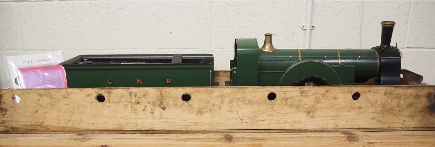 A 5 inch gauge live steam scratch built GNR Stirling Single 4-2-2 steam locomotive in GNR green - Bild 7 aus 8