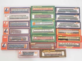 A mixed group of OO gauge rolling stock by REPLICA, BACHMANN and others - G/VG in F/G boxes (20)