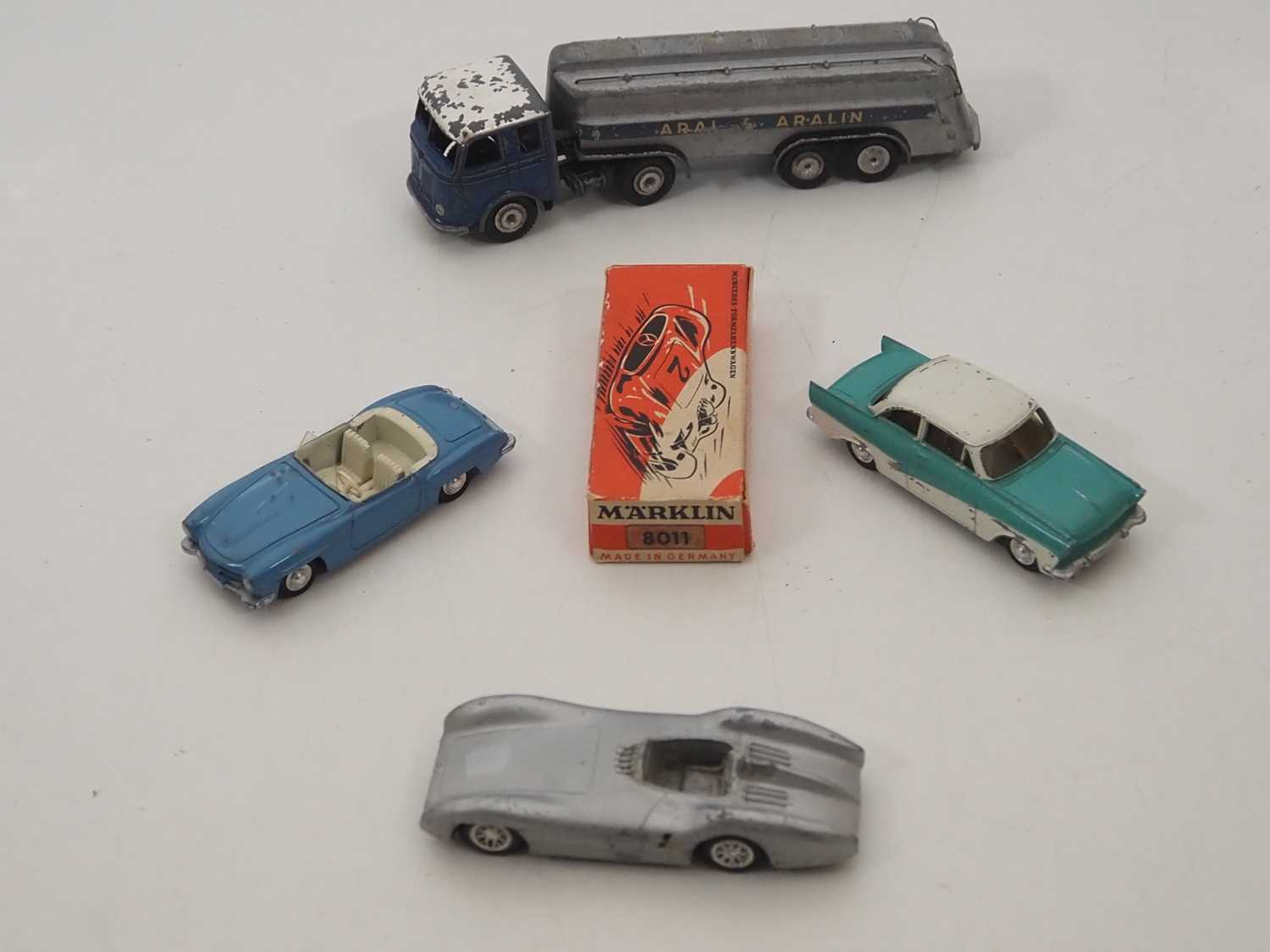 A quantity of vintage MARKLIN diecast vehicles to include a boxed MARKLIN 8011 Mercedes racing car - - Bild 3 aus 3
