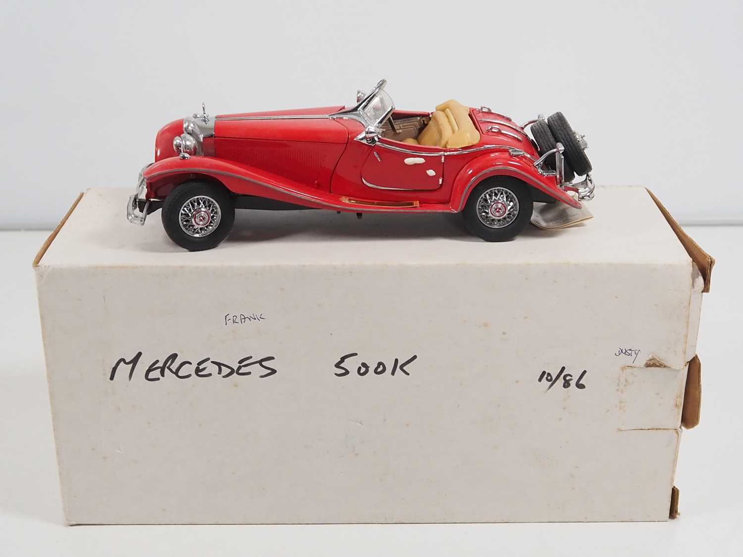 A group of 1:24 scale FRANKLIN MINT diecast cars to include a Gullwing Mercedes and a Porsche - Bild 5 aus 8