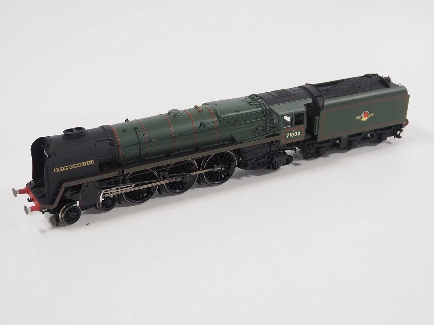 A BACHMANN OO gauge boxed class V2 steam locomotive together with an unboxed HORNBY 'Duke of - Bild 3 aus 8