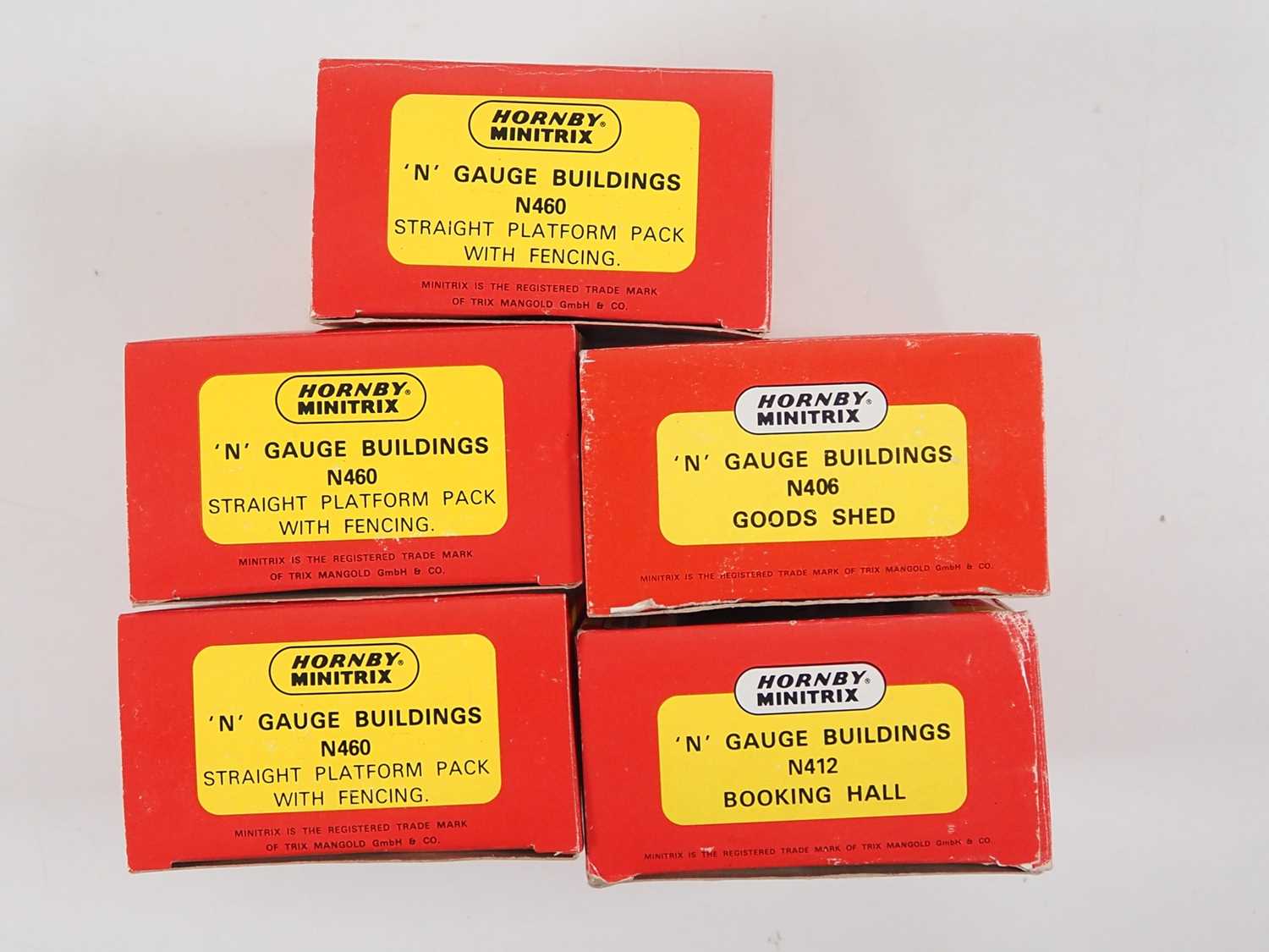A group of HORNBY MINITRIX and LYDDLE END buildings in plastic and resin in original boxes - Image 7 of 11