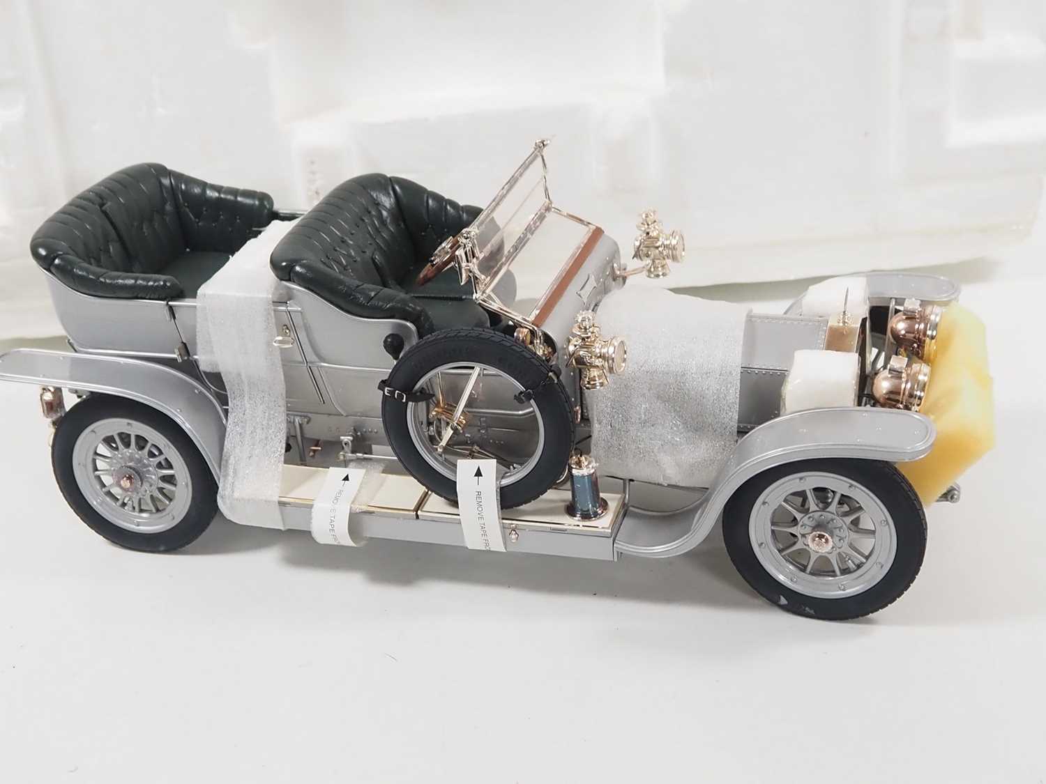 A FRANKLIN MINT 1:12 scale diecast 1907 Rolls Royce Silver Ghost - appears undisplayed in original - Image 2 of 8