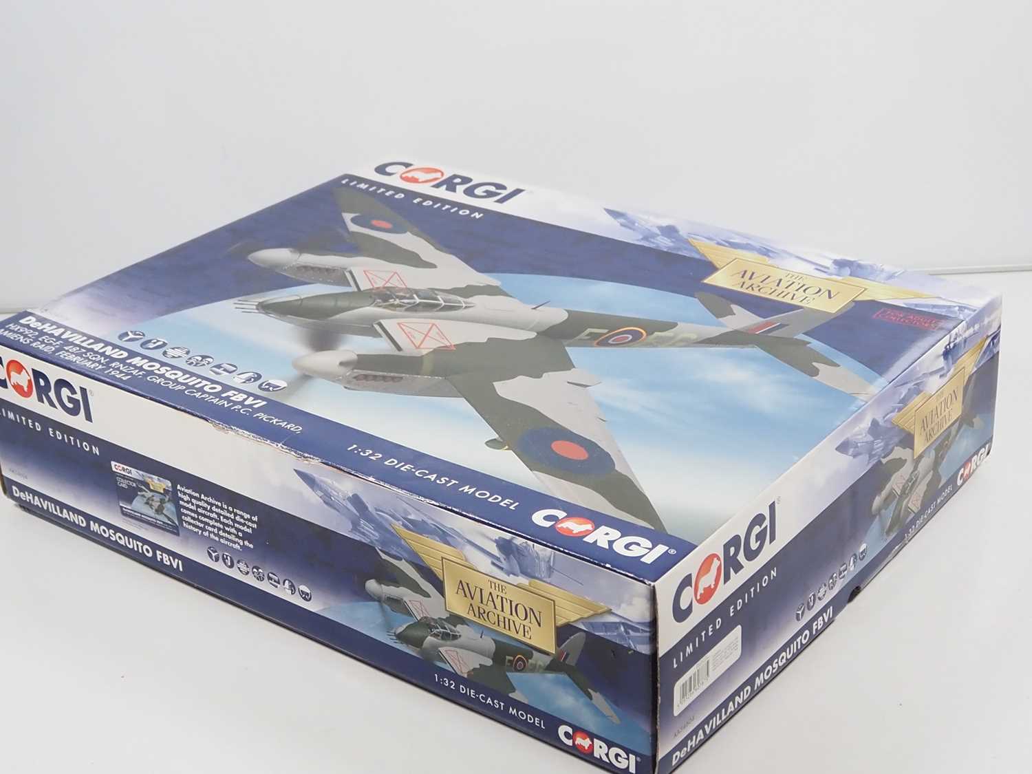 A CORGI Aviation Archive AA34604 diecast 1:32 scale DeHavilland Mosquito FBVI aircraft - VG/E in G/ - Bild 7 aus 7