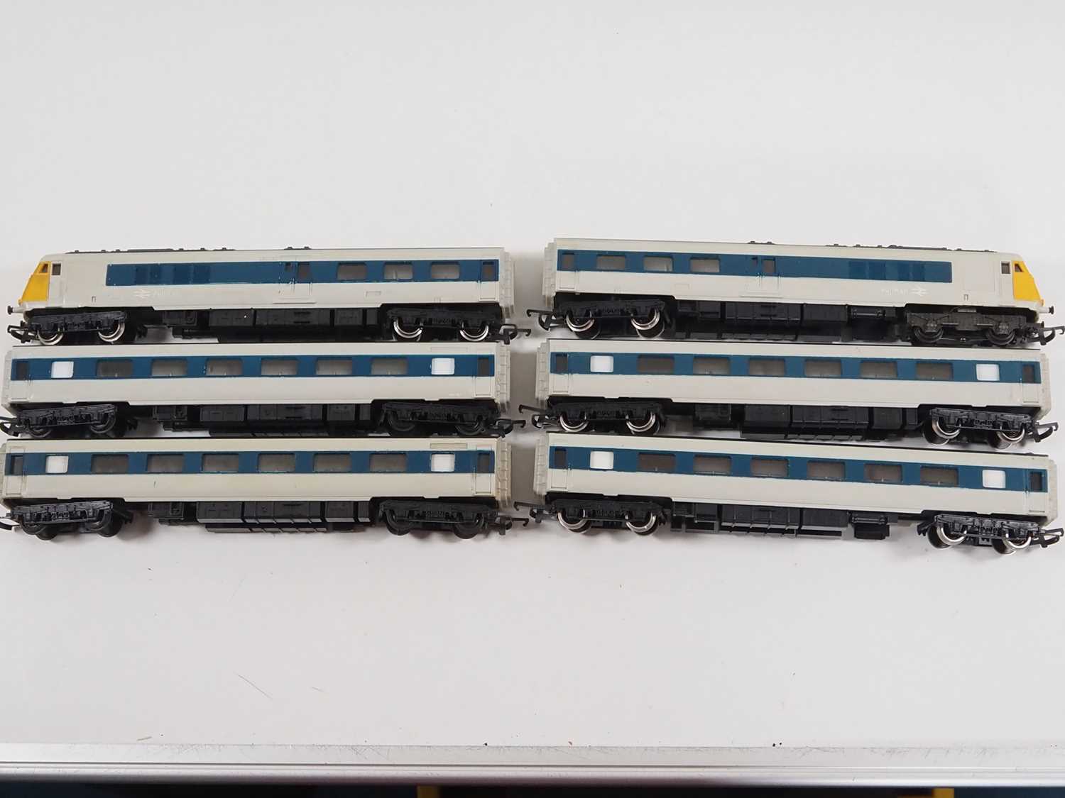 A group of TRI-ANG OO gauge unboxed Blue Pullman vehicles comprising sets in original blue/white ( - Bild 2 aus 5