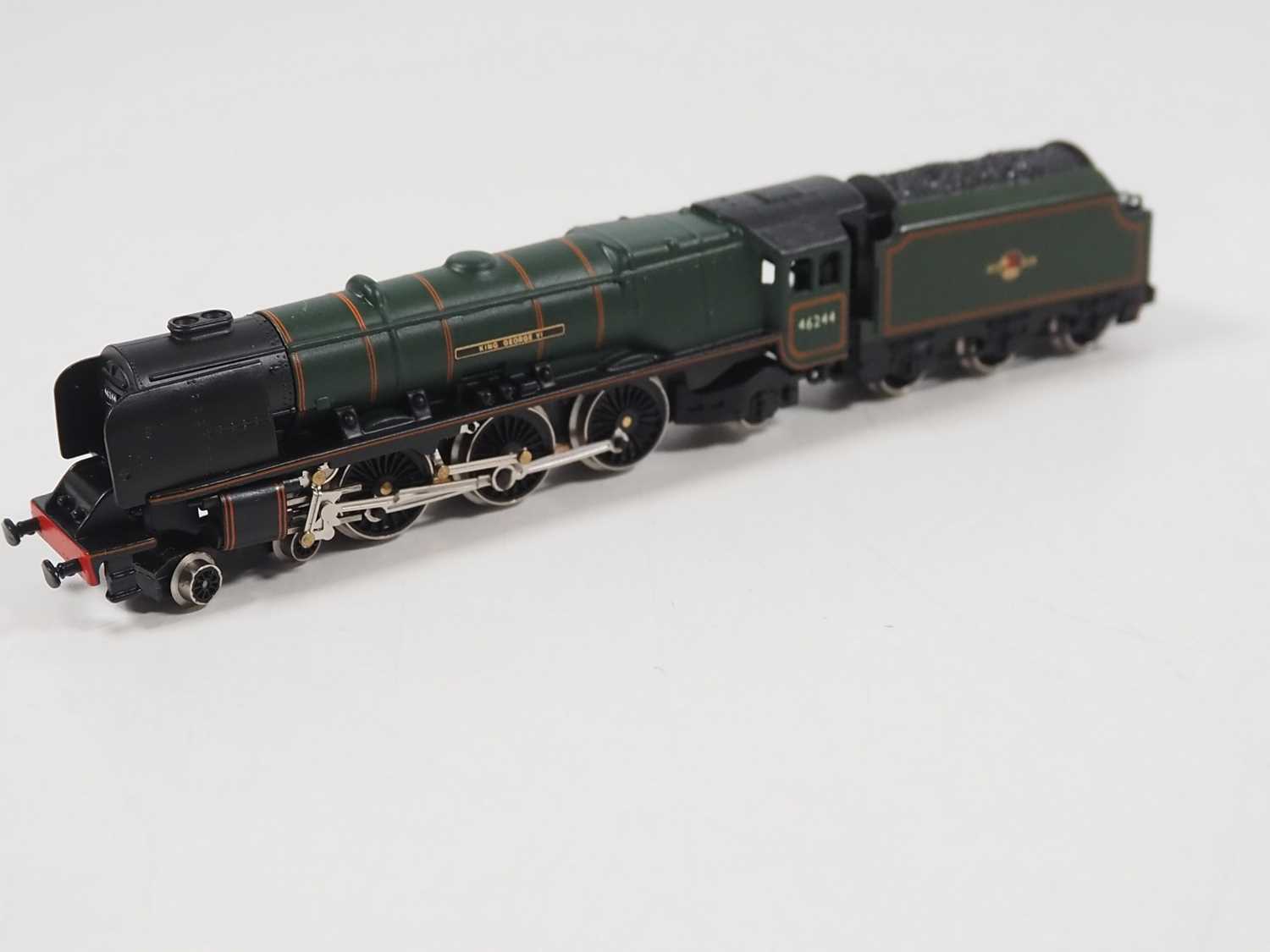 A pair of N gauge steam locomotives comprising a FARISH Duchess class 'King George VI' in BR green - Bild 6 aus 7