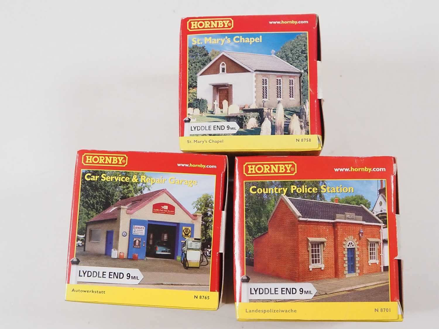 A group of HORNBY MINITRIX and LYDDLE END buildings in plastic and resin in original boxes - Image 5 of 11