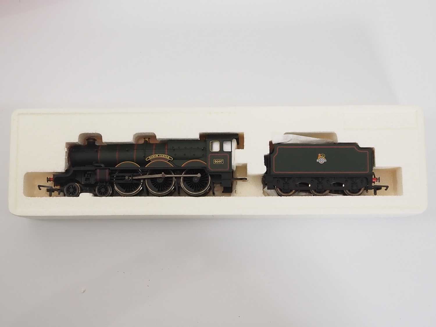 A pair of HORNBY (China) OO gauge Castle class steam locomotives in BR green livery comprising ' - Image 3 of 4