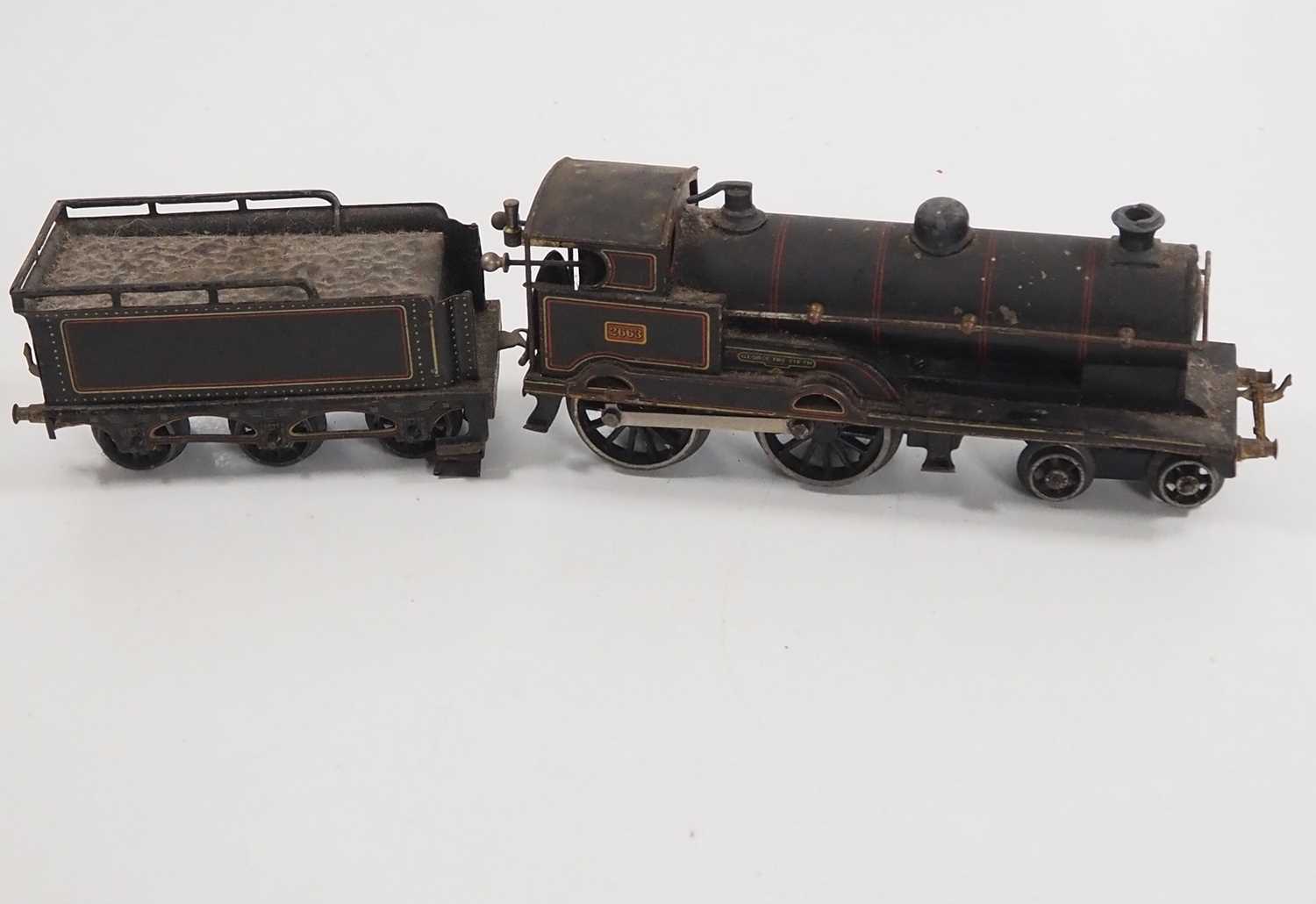 A BING O gauge clockwork 'George the Fifth' steam locomotive in black livery together with a small - Bild 4 aus 5