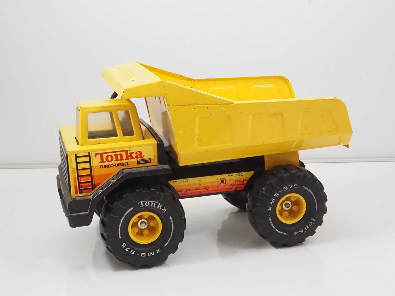 A pair of vintage TONKA pressed steel toys comprising a dump truck and a road scraper - G unboxed ( - Image 4 of 5