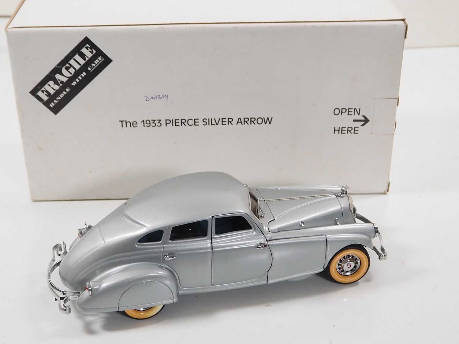 A group of 1:24 scale DANBURY MINT diecast cars to include a Pierce Silver Arrow and a Hispano-Suiza - Image 4 of 7