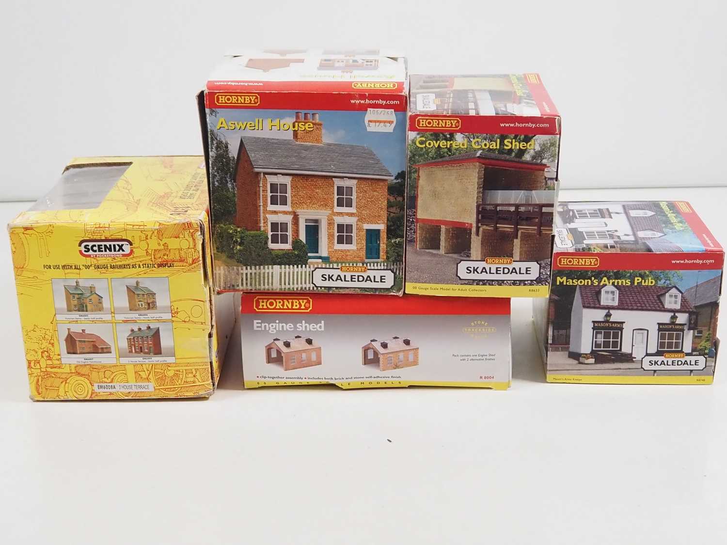 A group of HORNBY OO gauge Skaledale buildings together with various kits and accessories by - Bild 3 aus 7