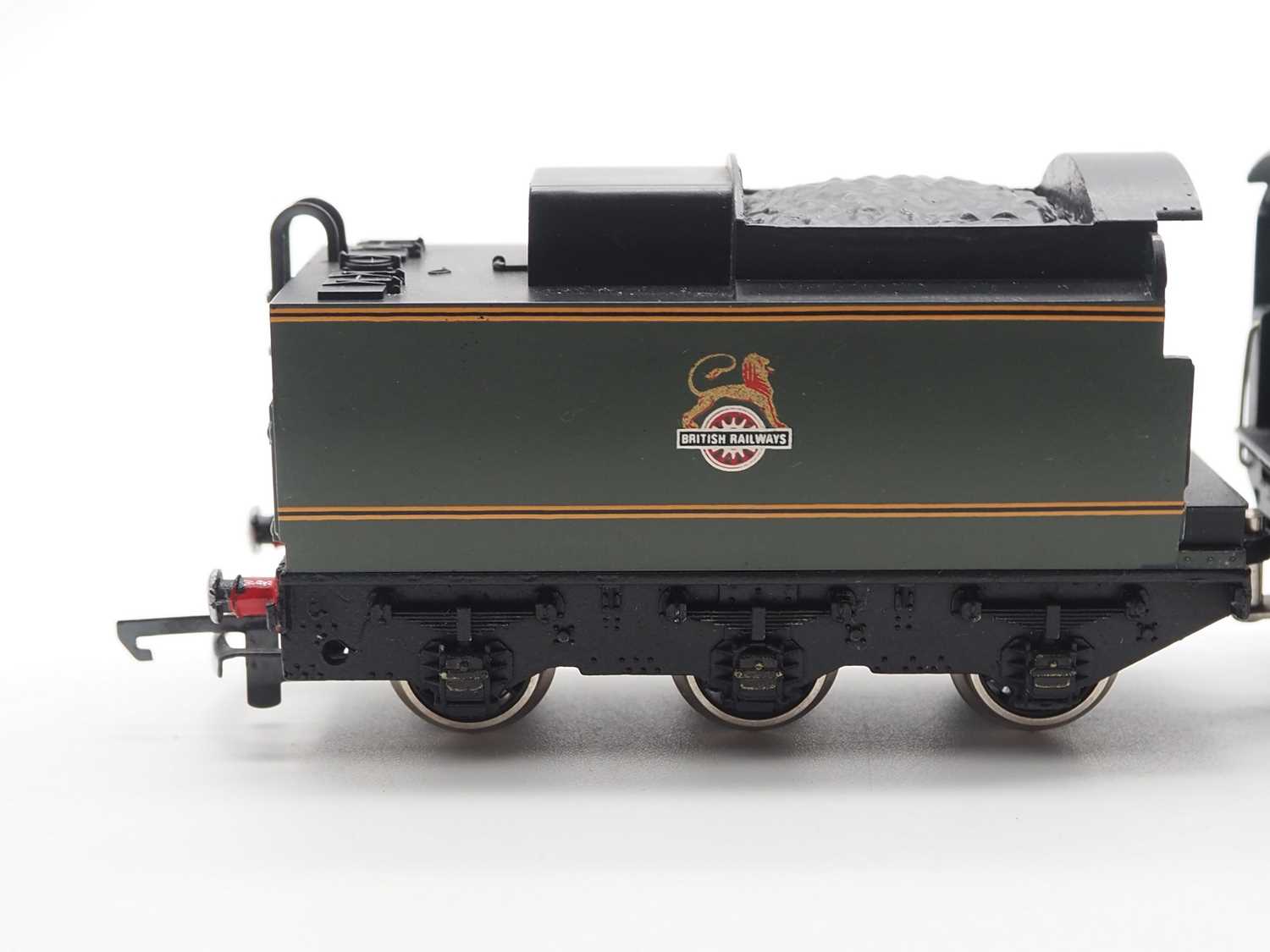 A WRENN OO Gauge W2412 streamlined West Country class locomotive in BR green 'Seaton', with plinth - Image 5 of 8