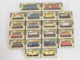 A group of WRENN boxed OO gauge wagons of various types - VG in G/VG boxes (20)