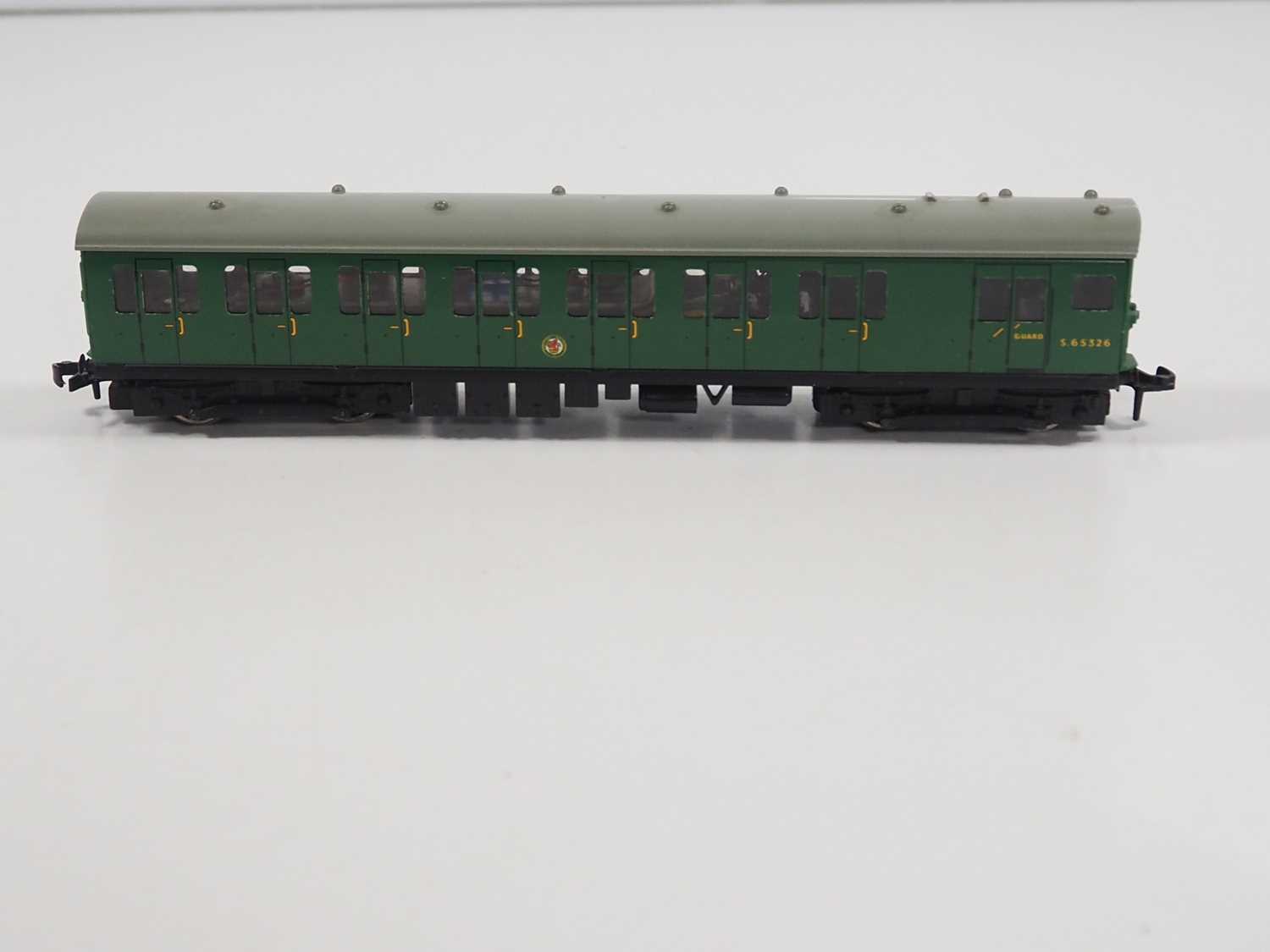 A HORNBY DUBLO 3250/4150 3-rail OO gauge BR(S) Electric Motor Coach with Driving Trailer 2 car EMU - Image 7 of 9
