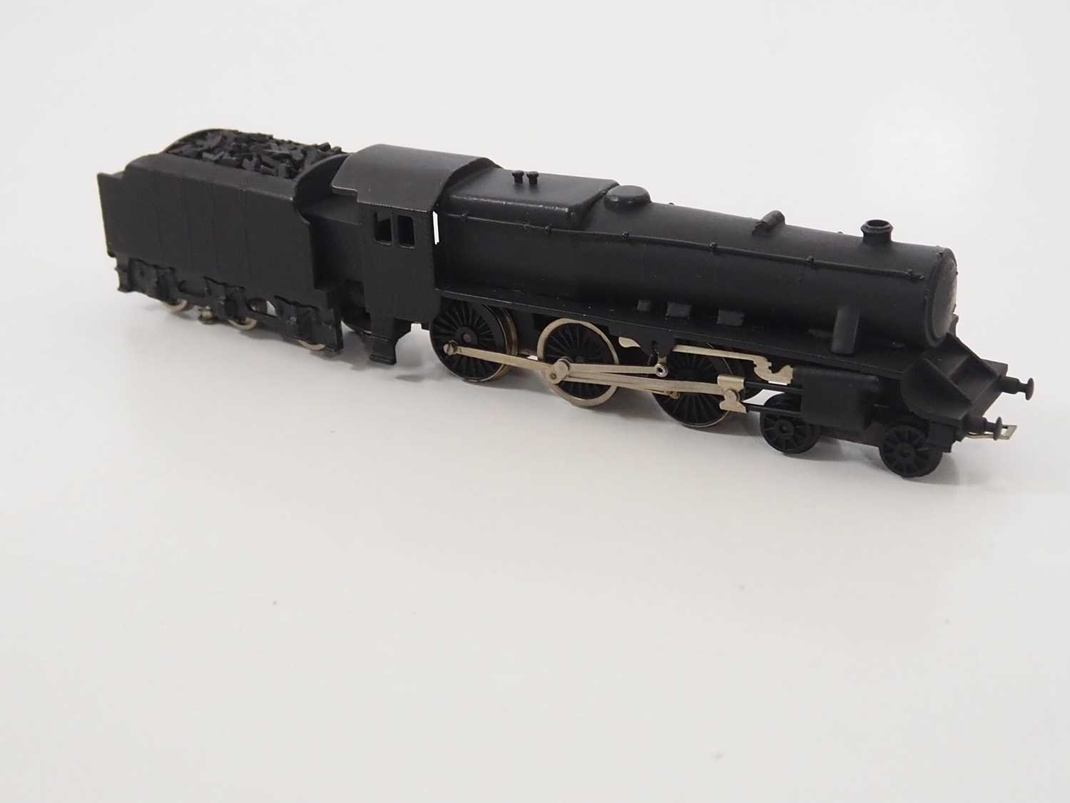 A WRENN OO gauge 2-6-4 steam tank locomotive in Caledonian blue livery together with a FARISH OO - Image 13 of 13