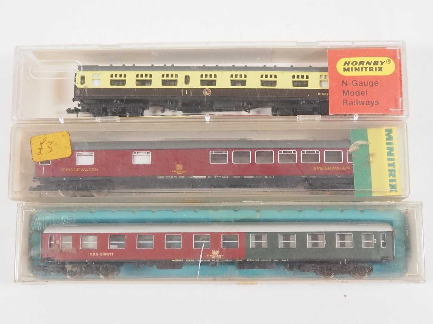 A MINITRIX N gauge Warship class diesel locomotive together with a selection of coaches - G/VG in - Bild 3 aus 4
