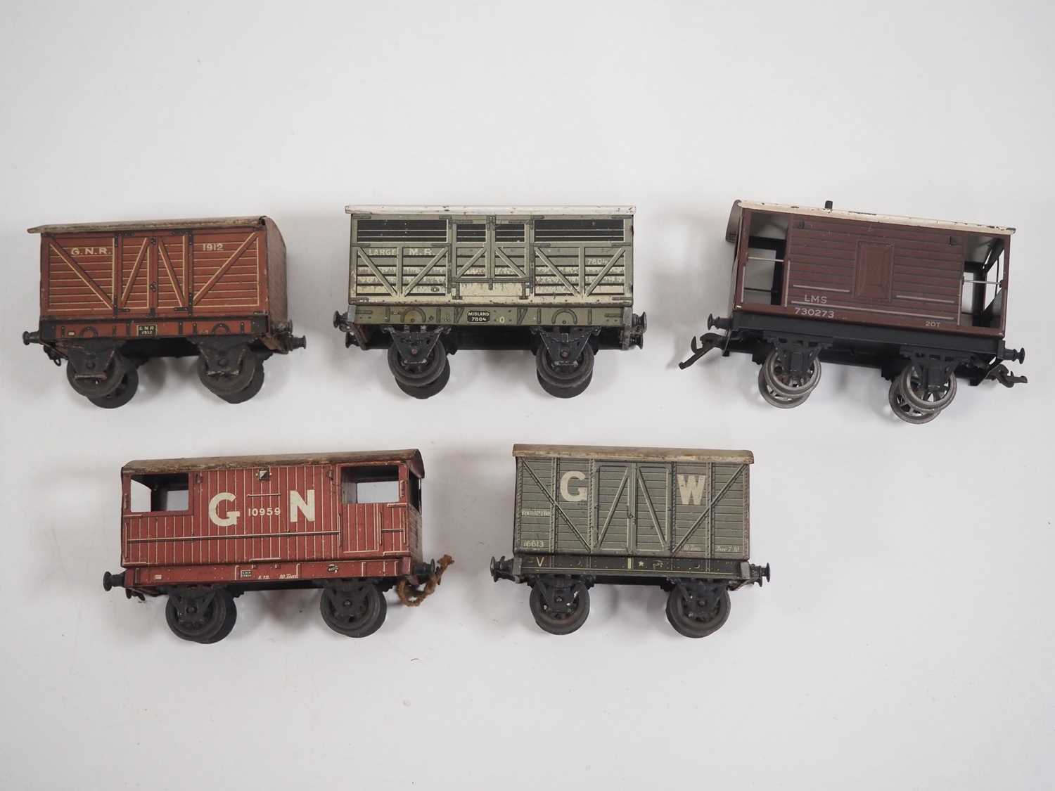 A large group of boxed and unboxed O gauge wagons and coaches by BASSETT-LOWKE, HORNBY and - Bild 2 aus 6