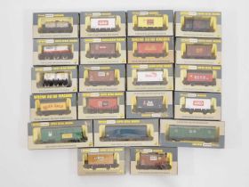 A group of WRENN boxed OO gauge wagons of various types - VG in G/VG boxes (21)