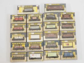 A group of WRENN boxed OO gauge wagons of various types - VG in G/VG boxes (22)