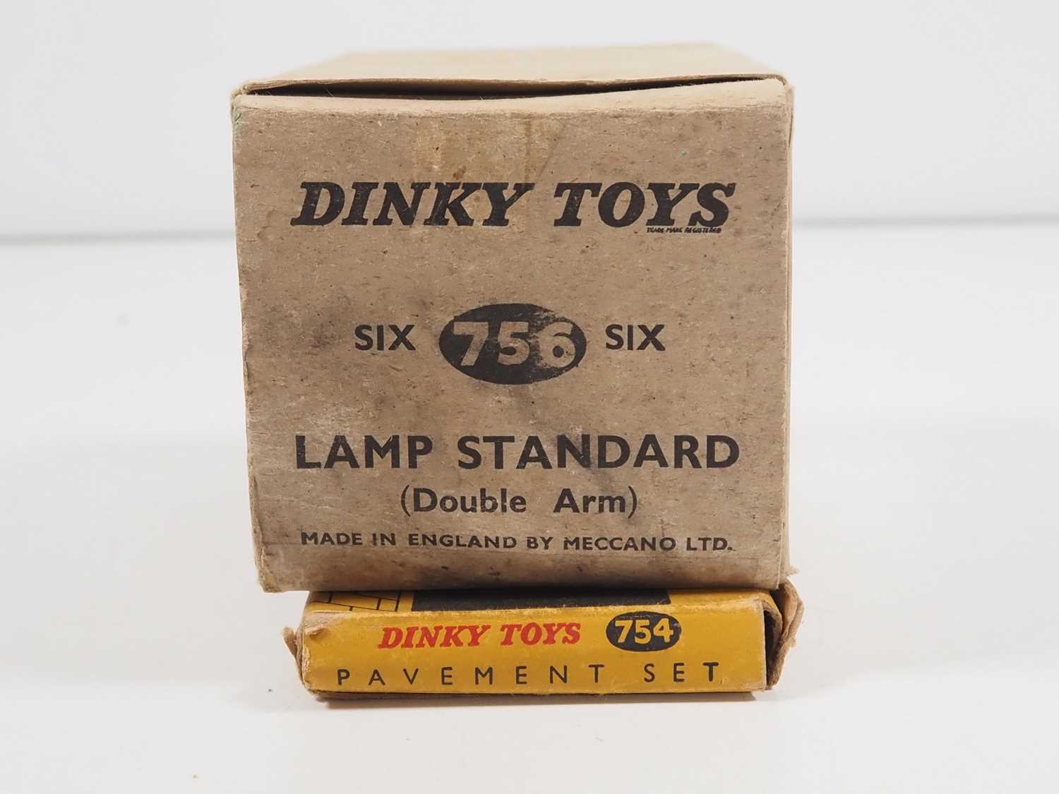 A group of DINKY original accessories kits comprising various signs sets, a figure set, a - Bild 7 aus 8