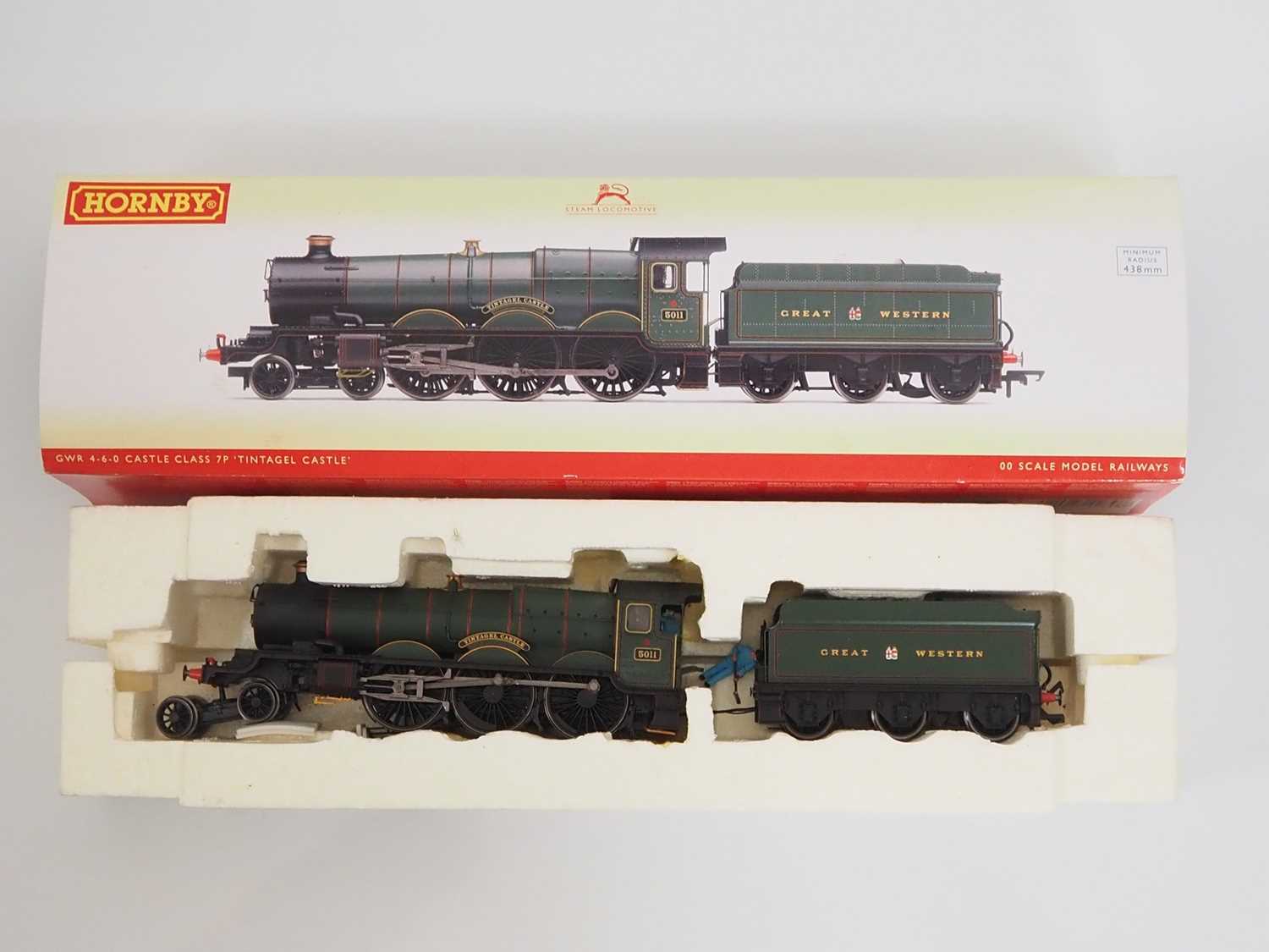 A pair of HORNBY (China) OO gauge Castle class steam locomotives in Great Western livery - Image 2 of 4