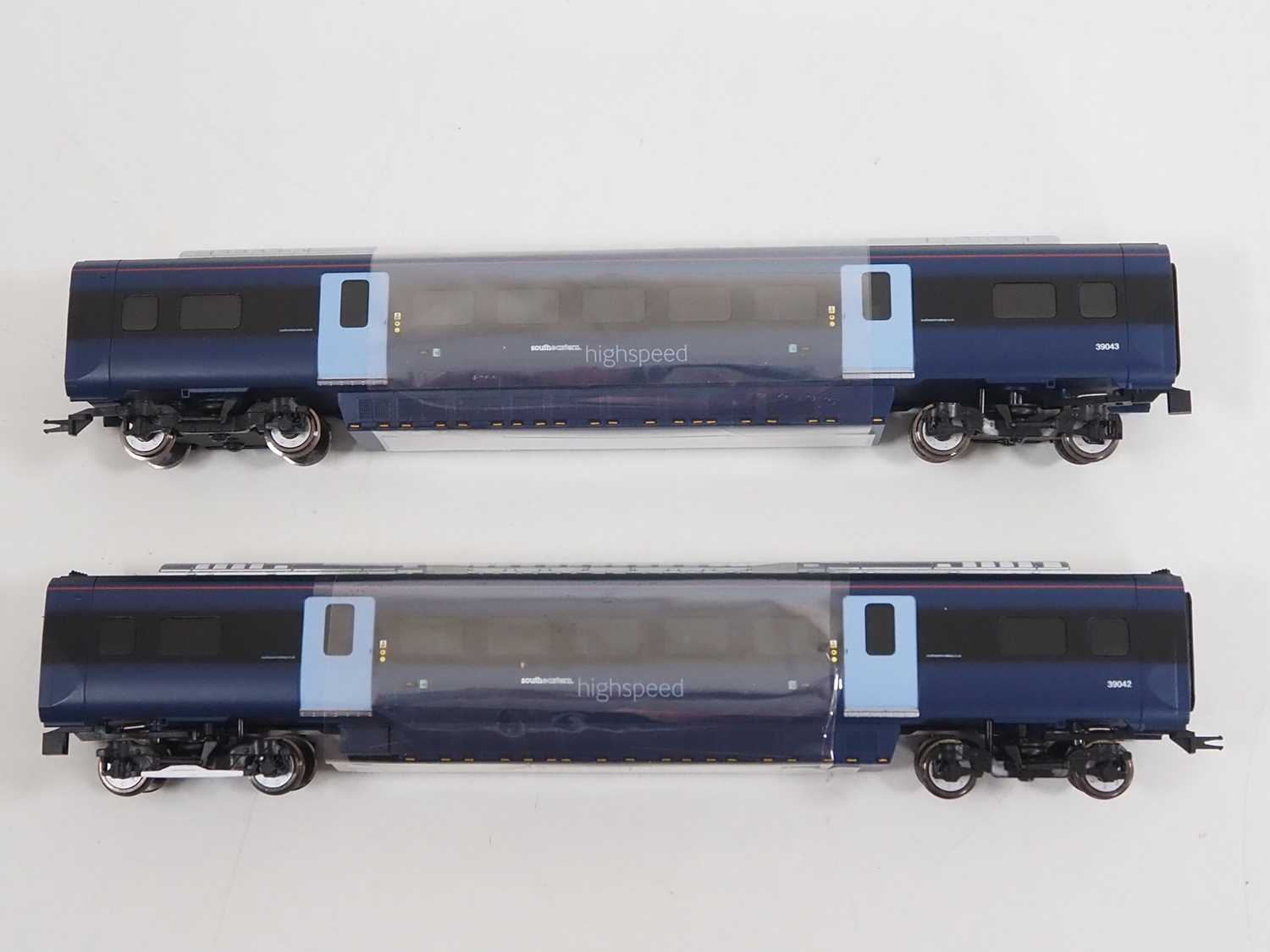 A HORNBY R3185 OO gauge Hitachi Class 395 4-car 'Javelin' EMU in South Eastern blue livery 'Sir - Image 3 of 7
