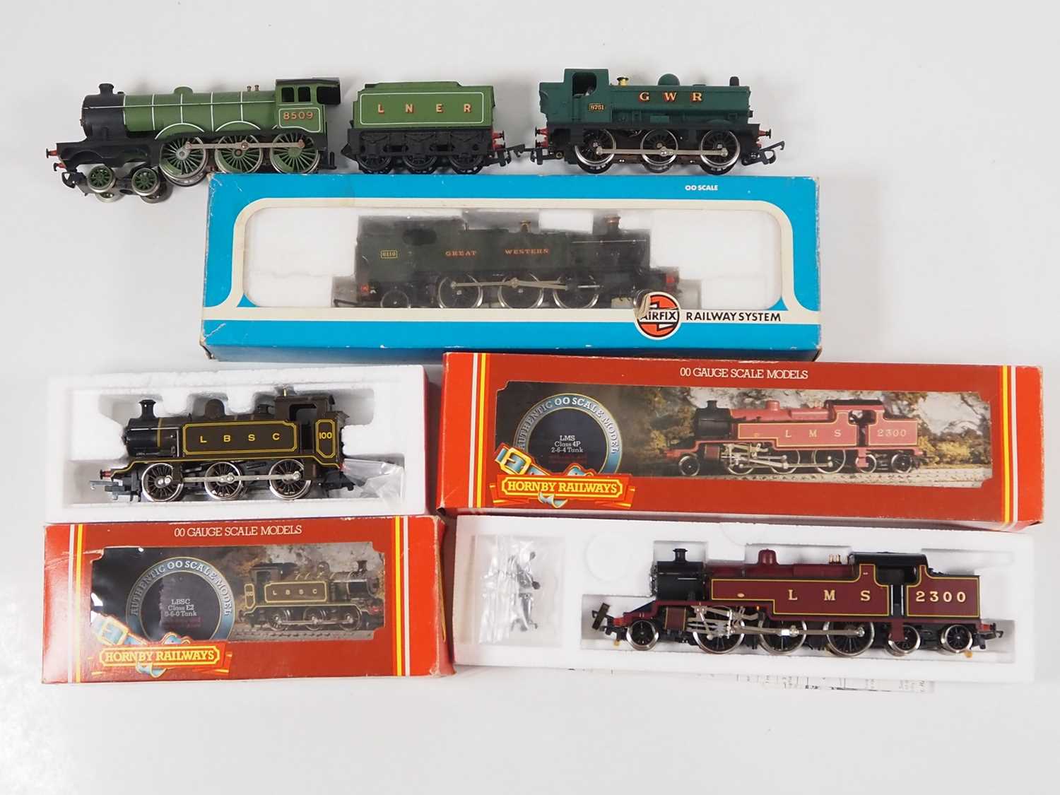 A group of boxed and unboxed OO gauge steam locomotives by HORNBY and AIRFIX - G/VG in G boxes where