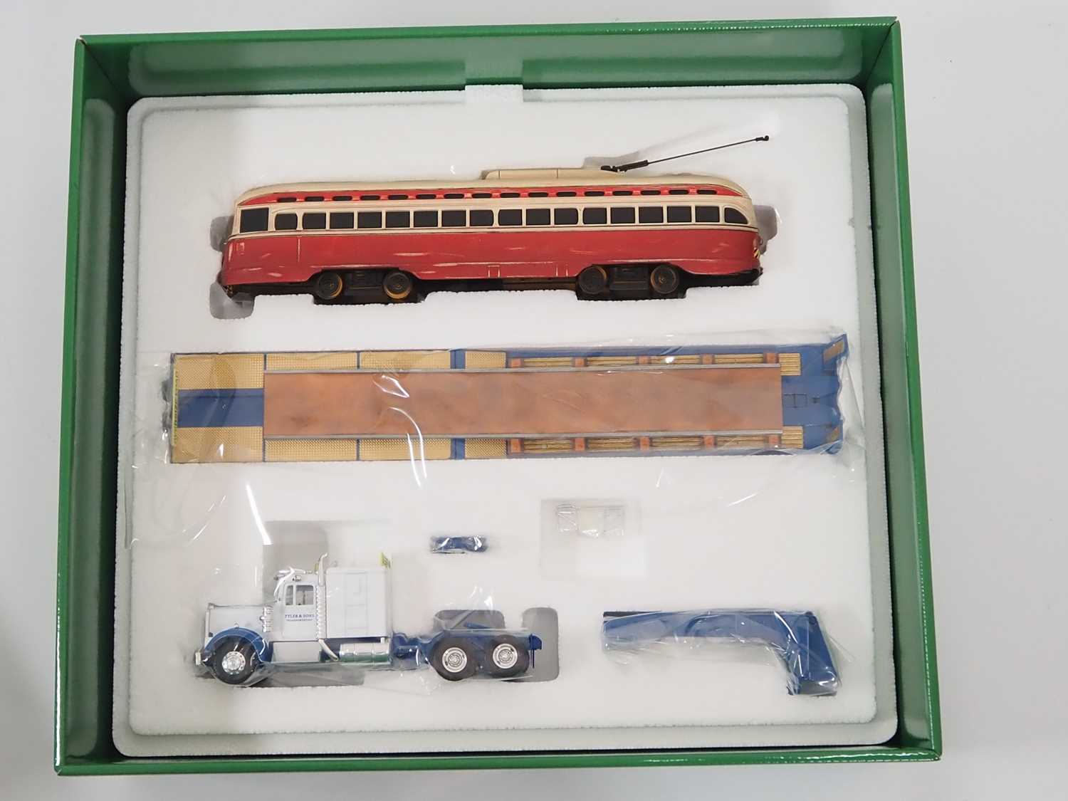 A CORGI 1:50 scale American Outline Heavy Haulers' Set US24903 in Tyler and Sons' livery hauling - Image 3 of 5