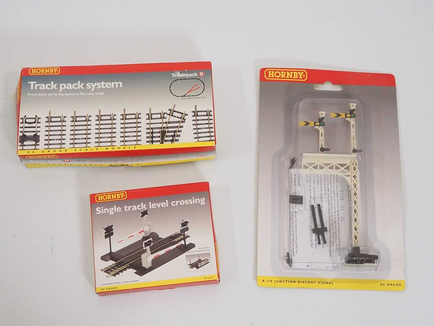 A group of HORNBY buildings and accessories including Skaledale examples, boxed or in original - Image 4 of 6