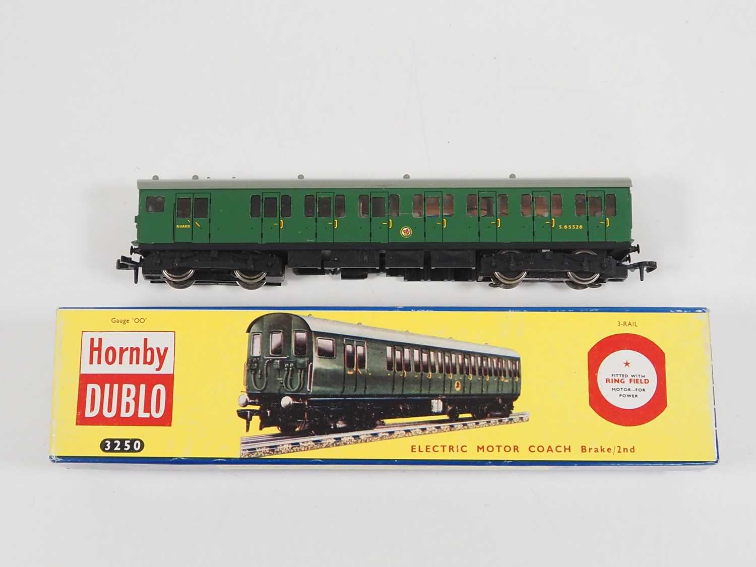 A HORNBY DUBLO 3250/4150 3-rail OO gauge BR(S) Electric Motor Coach with Driving Trailer 2 car EMU - Image 4 of 9