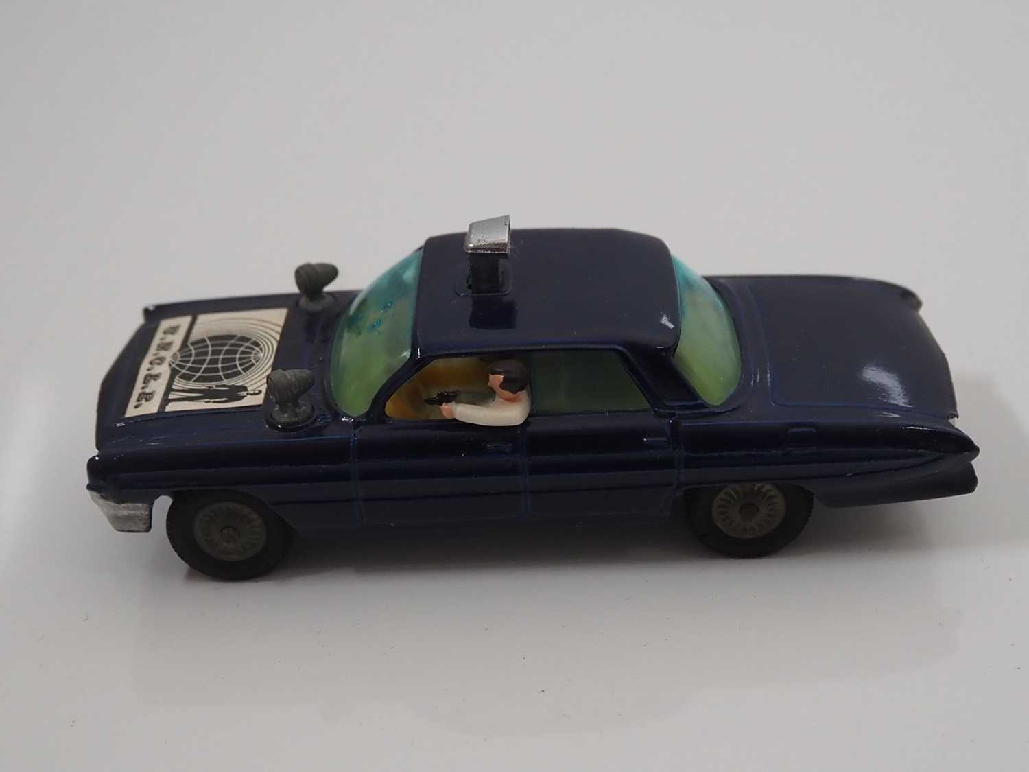 A CORGI 497 diecast Thrush-Buster Oldsmobile from 'The Man From U.N.C.L.E' - blue metallic version - - Bild 4 aus 8