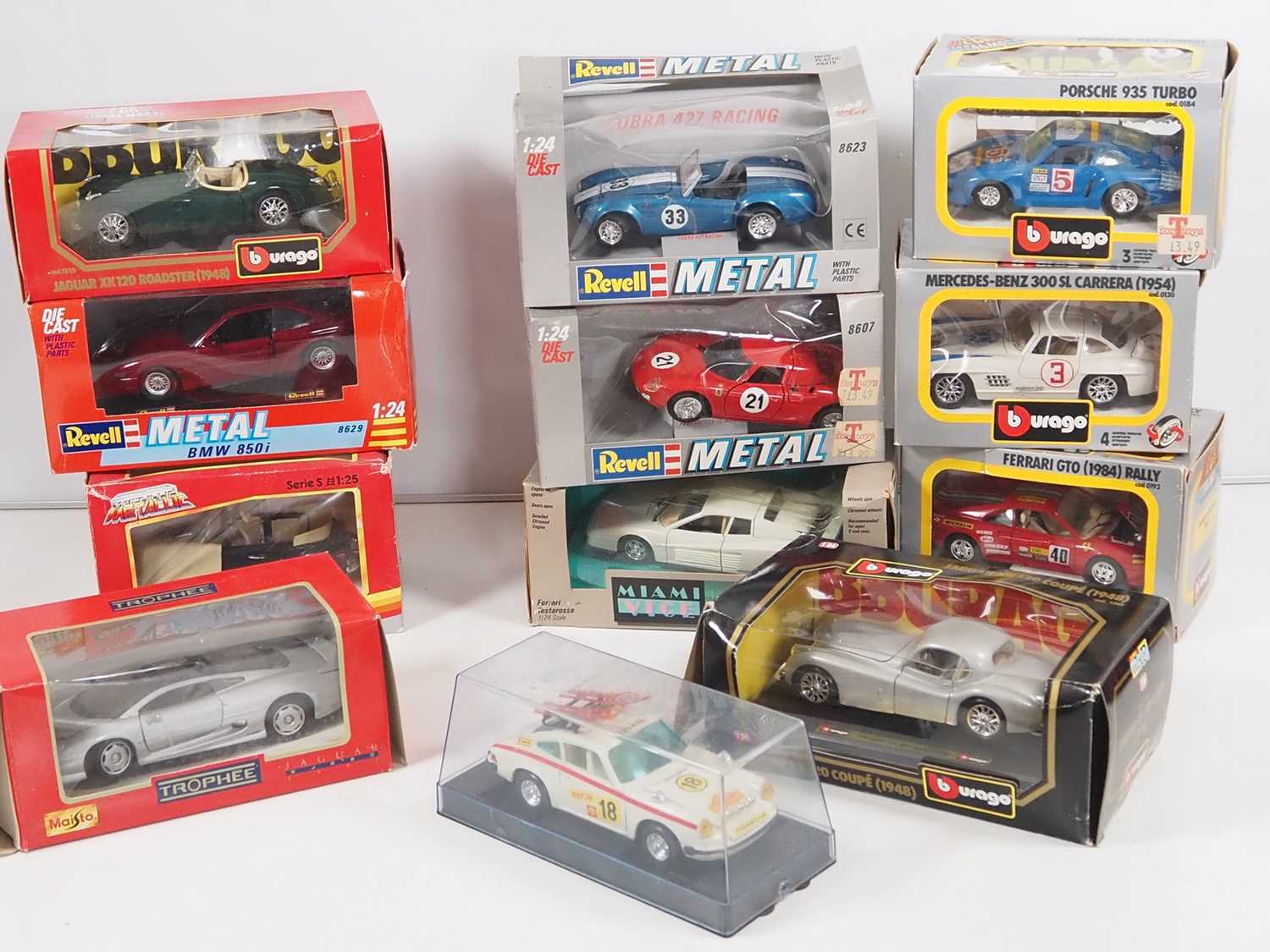 A group of 1:24 scale diecast cars by BBURAGO, REVELL and others - VG in F/G boxes (12)
